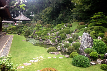 書院から見た庭園